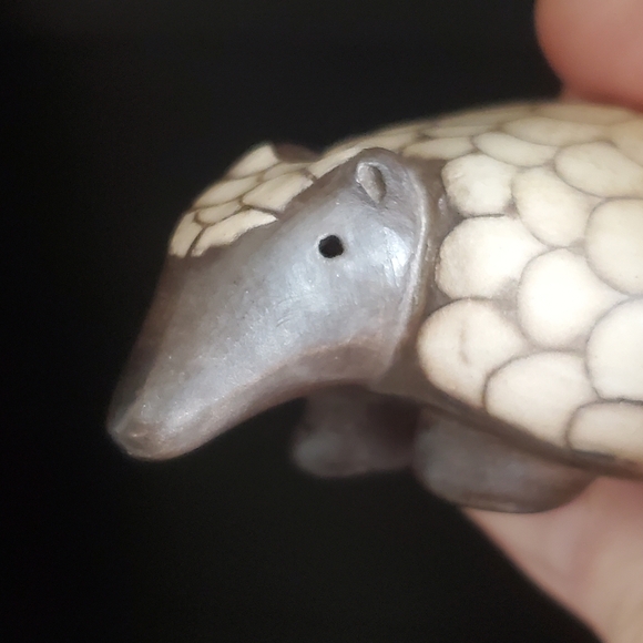 Signed Micol '92 Uruguay Beautiful Pottery Armadillo or Pangolin Original Micol - Picture 11 of 14